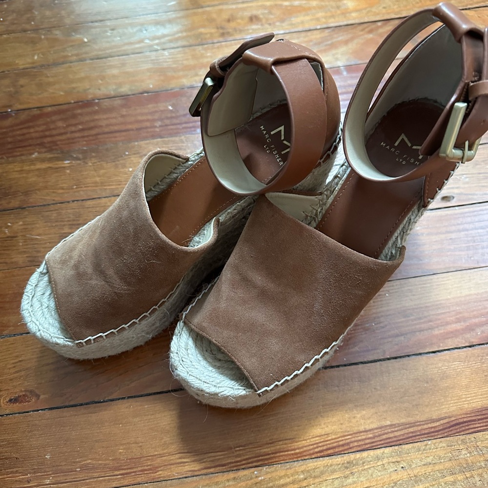 EUC Marc Fisher wedges size 7.5